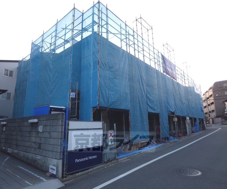 【京都市北区紫竹北大門町のアパートの建物外観】