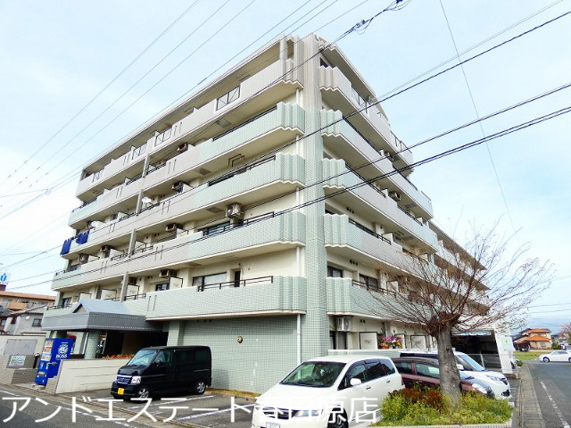 【那珂川市片縄のマンションの建物外観】