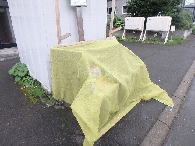 【札幌市白石区平和通のアパートのエントランス】