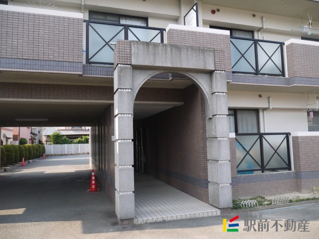 【福岡市西区今宿青木のマンションのエントランス】