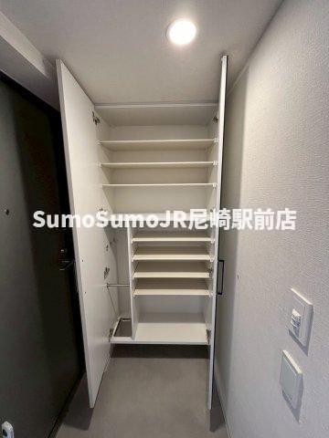 玄関　大きなスペースがあり、収納には困りません