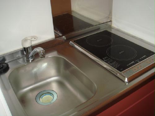 キッチン　お掃除らくらくの２口ラジエントヒーターを採用