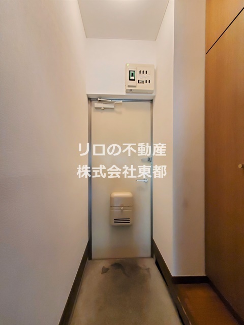 玄関　玄関独立でお部屋が直接見えません♪