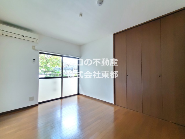 その他部屋・スペース　各部屋に大きなクローゼットがあります♪