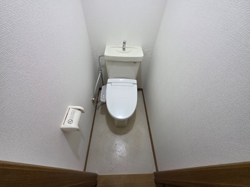 トイレ　※クリーニング前の写真です。