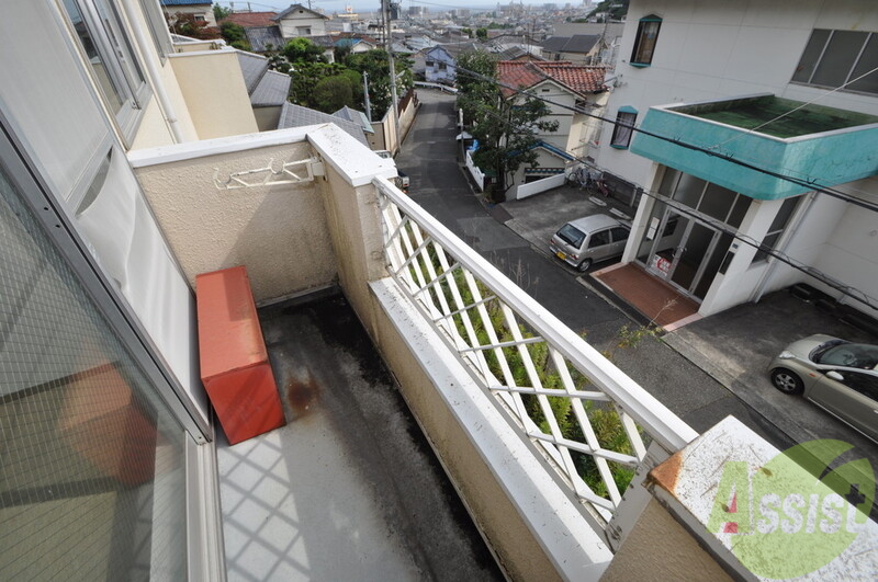 バルコニー　バルコニーは陽当たりが良く、洗濯物も気持ち良く乾きます。