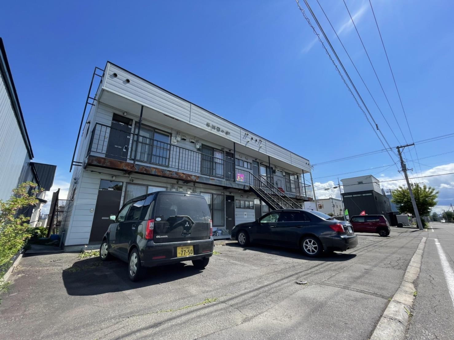 早川コーポの建物外観