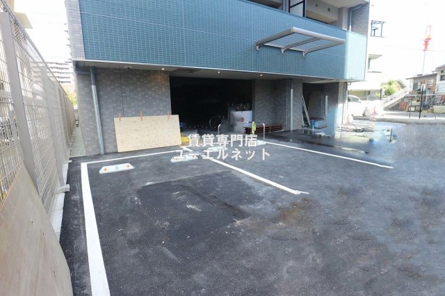 バルコニー　敷地内駐車場あり◎