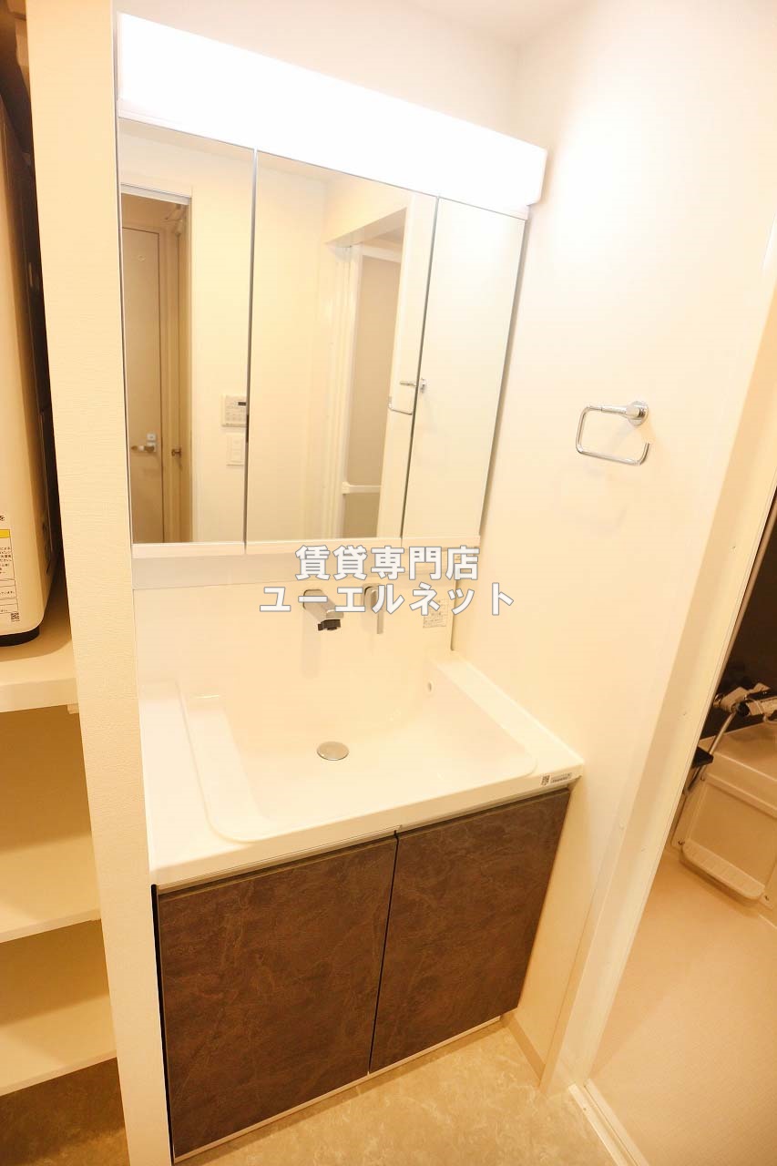 洗面設備　清潔感ある独立洗面台で毎日気持ちよく♪