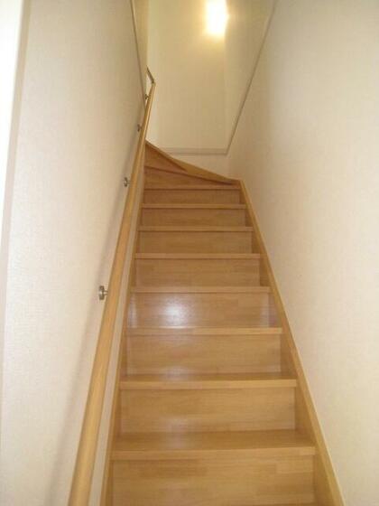 その他設備　階段（参考画像）