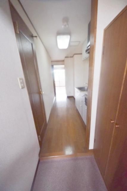 玄関　★段差が小さくて転ぶ心配もありません★