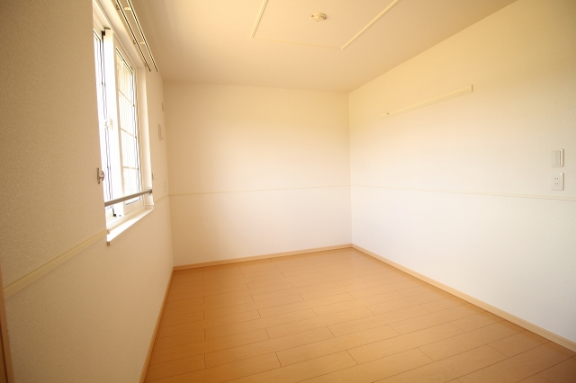 その他部屋・スペース　開放的な寝室です