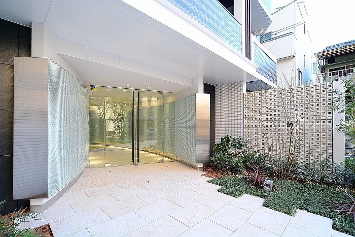 エントランス　ゆとりのあるエントランスです。