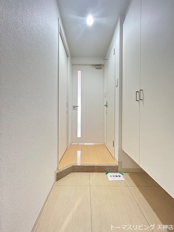 玄関　※フロアーによってカラーが異なります。