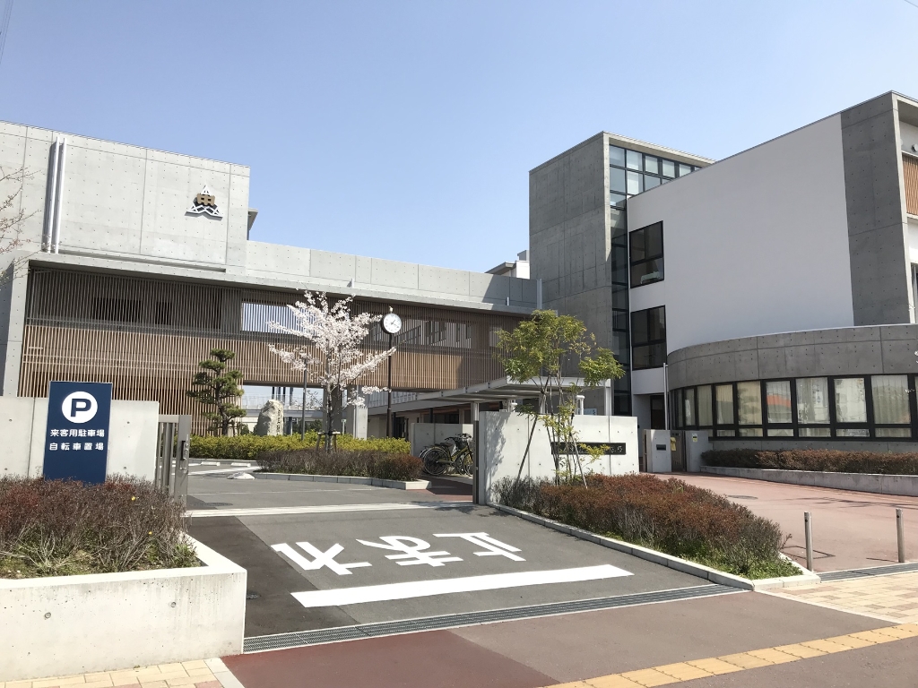 中学校　松山市立余土中学校（中学校）まで802m