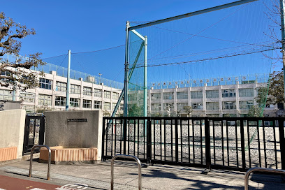 小学校　大田区立入新井第二小学校（小学校）まで527m