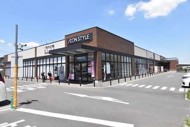 スーパー　イオンスタイル美園三丁目（スーパー）まで656m