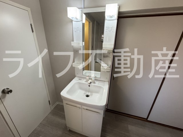 洗面設備　使いやすい独立洗面台です