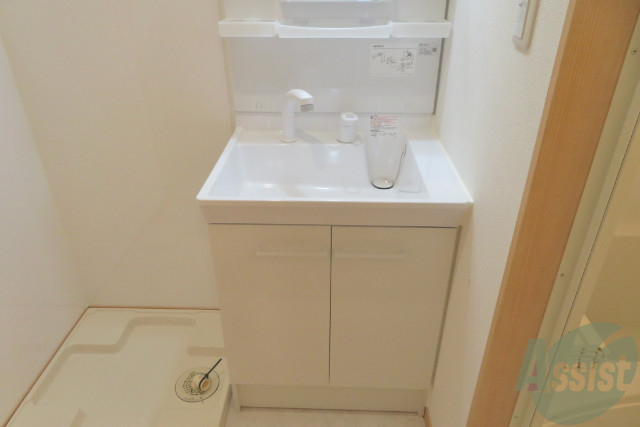 洗面設備　洗面台は独立洗面台です。毎日の身支度が楽しくなりそうですね。