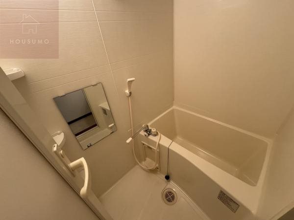 バス・シャワールーム　コンパクトで使いやすいお風呂です