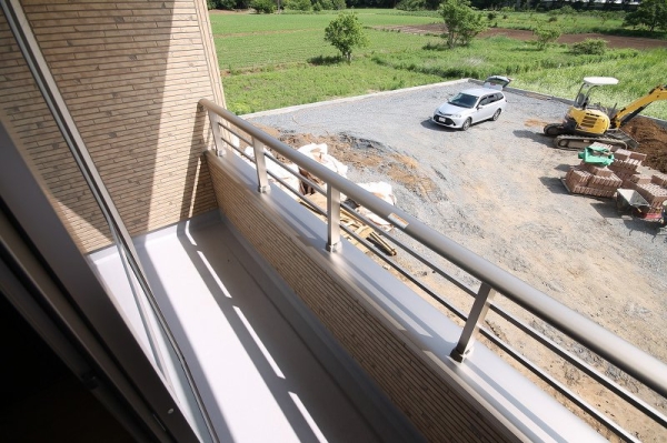 バルコニー　※参考写真　105号室の室内写真です。色・設備等の違いや反転