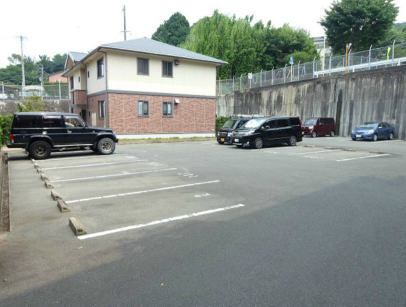 駐車場　車をお持ちの方に嬉しい駐車場付きの物件です