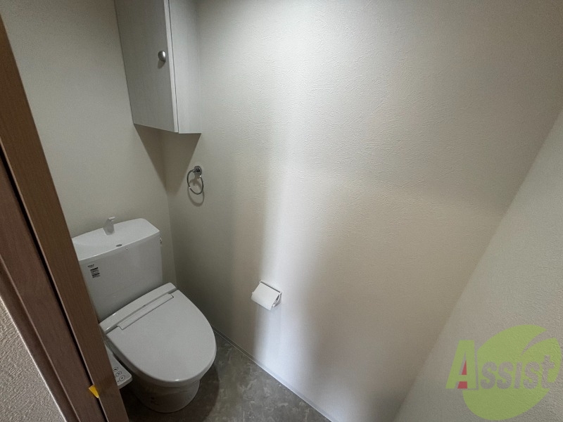 トイレ　トイレはウォシュレット機能付きです。安心して使用できますね。