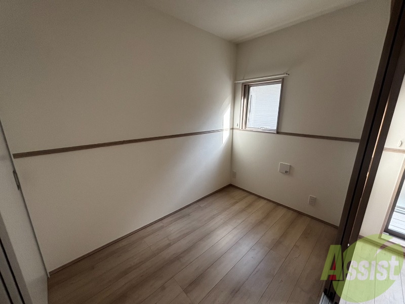 その他部屋・スペース　寝室になりそうな洋室です。シンプルで落ち着きますね。