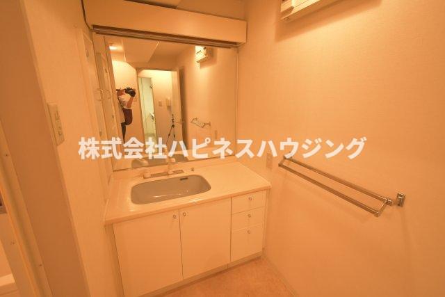 洗面設備　同マンション違う部屋の参考写真
