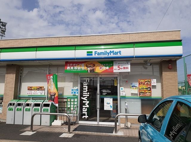 コンビニ　ファミリーマート（コンビニ）まで650m