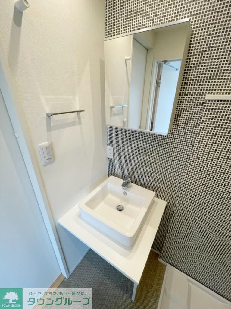 洗面設備　★朝の支度に便利な独立洗面台付き★