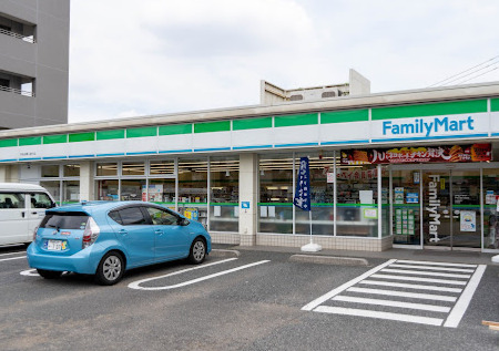 コンビニ　ファミリーマート 平和台環八通り店（コンビニ）まで110m