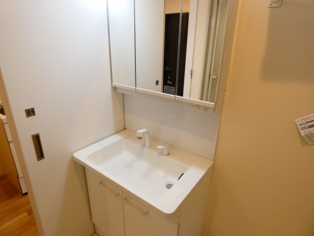 洗面設備　同仕様・参考写真です。