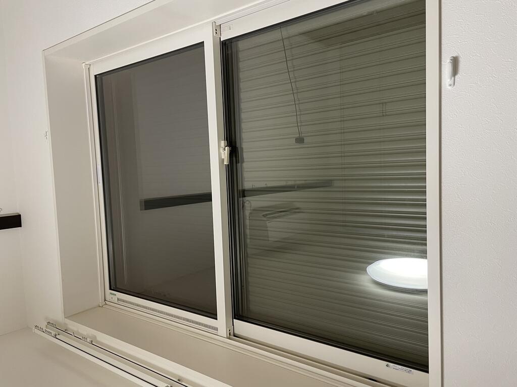 セキュリティ　シャッター付き