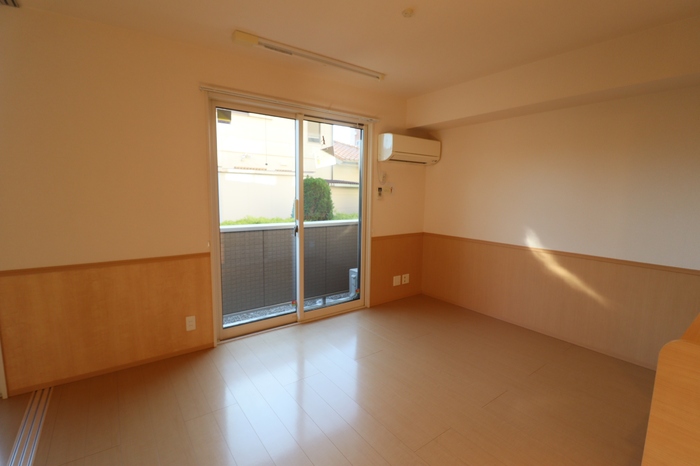 居室・リビング　リビング全景（エアコン付）