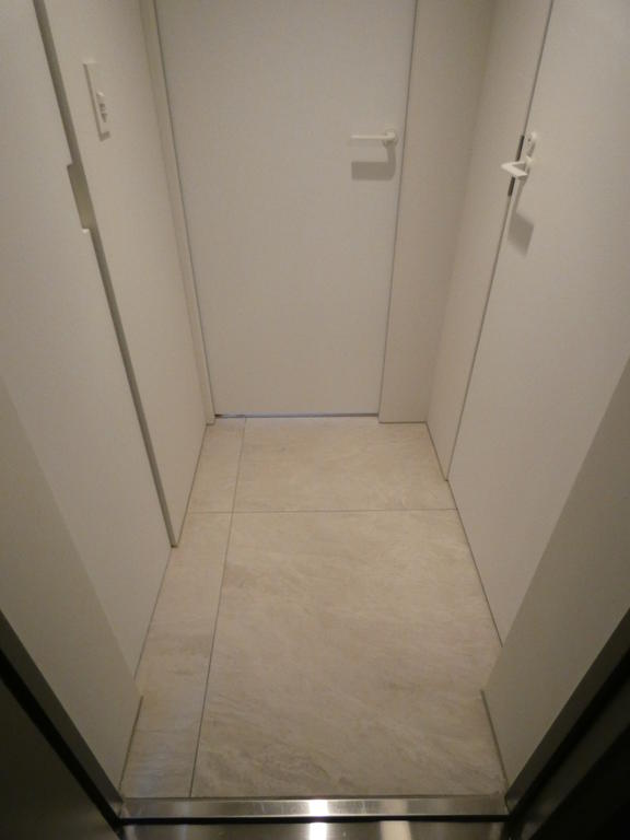 玄関　※別部屋の参考写真です。