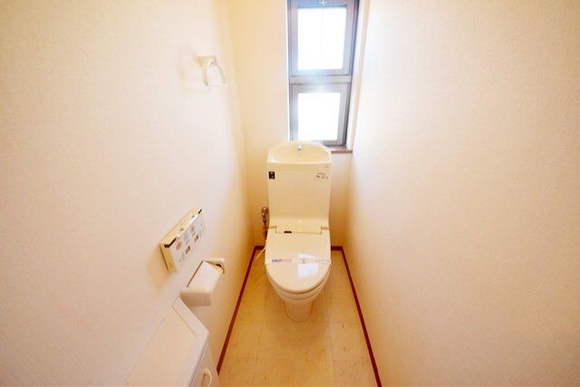 トイレ　★窓付きのトイレ★