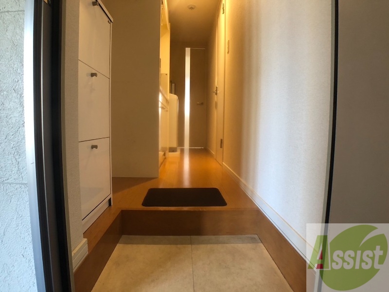 玄関　玄関の様子です。明るい印象ですね。気分もあがりそう。