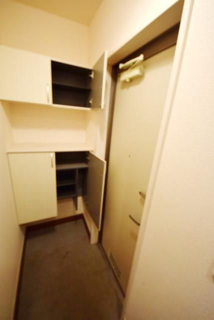 玄関　★たっぷりシューズボックス付きの玄関です★