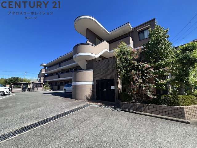 建物外観　オートロック完備！駐車場あります☆