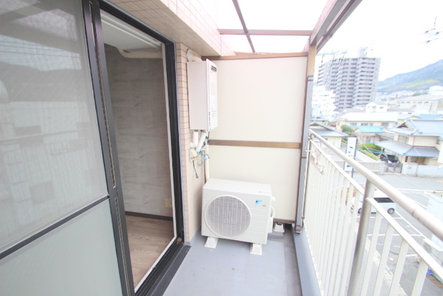 バルコニー　室外洗濯機置き場