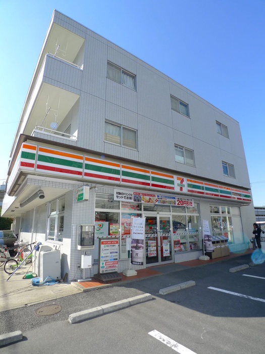コンビニ　セブンイレブン（コンビニ）まで353m