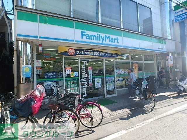 コンビニ　ファミリーマート鷹の台駅前店（コンビニ）まで385m