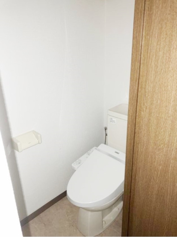 トイレ　他号室の写真になります。