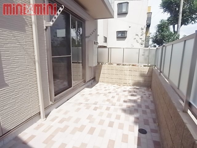 バルコニー　広々とした専用テラス