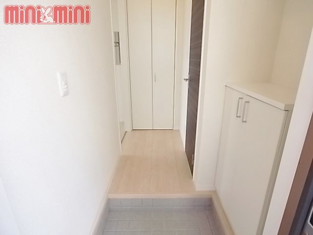 玄関　玄関も明るいですね