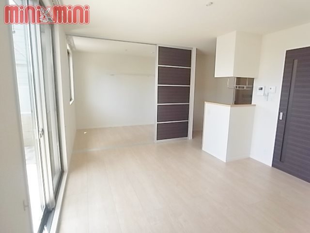 居室・リビング　１１．１帖の明るいリビングです