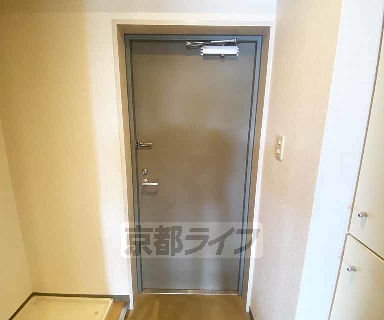 その他設備　標準仕様の玄関扉です