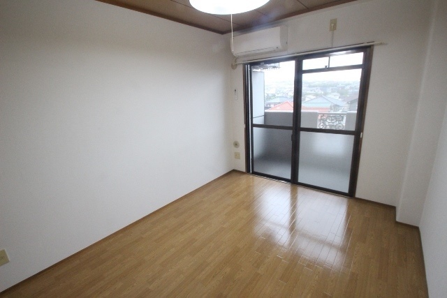 居室・リビング　別号室の写真