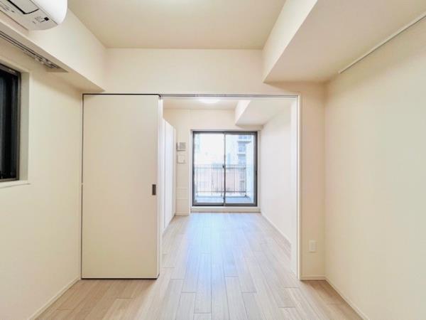 居室・リビング　こちらのリビングで趣味の時間をお楽しみください